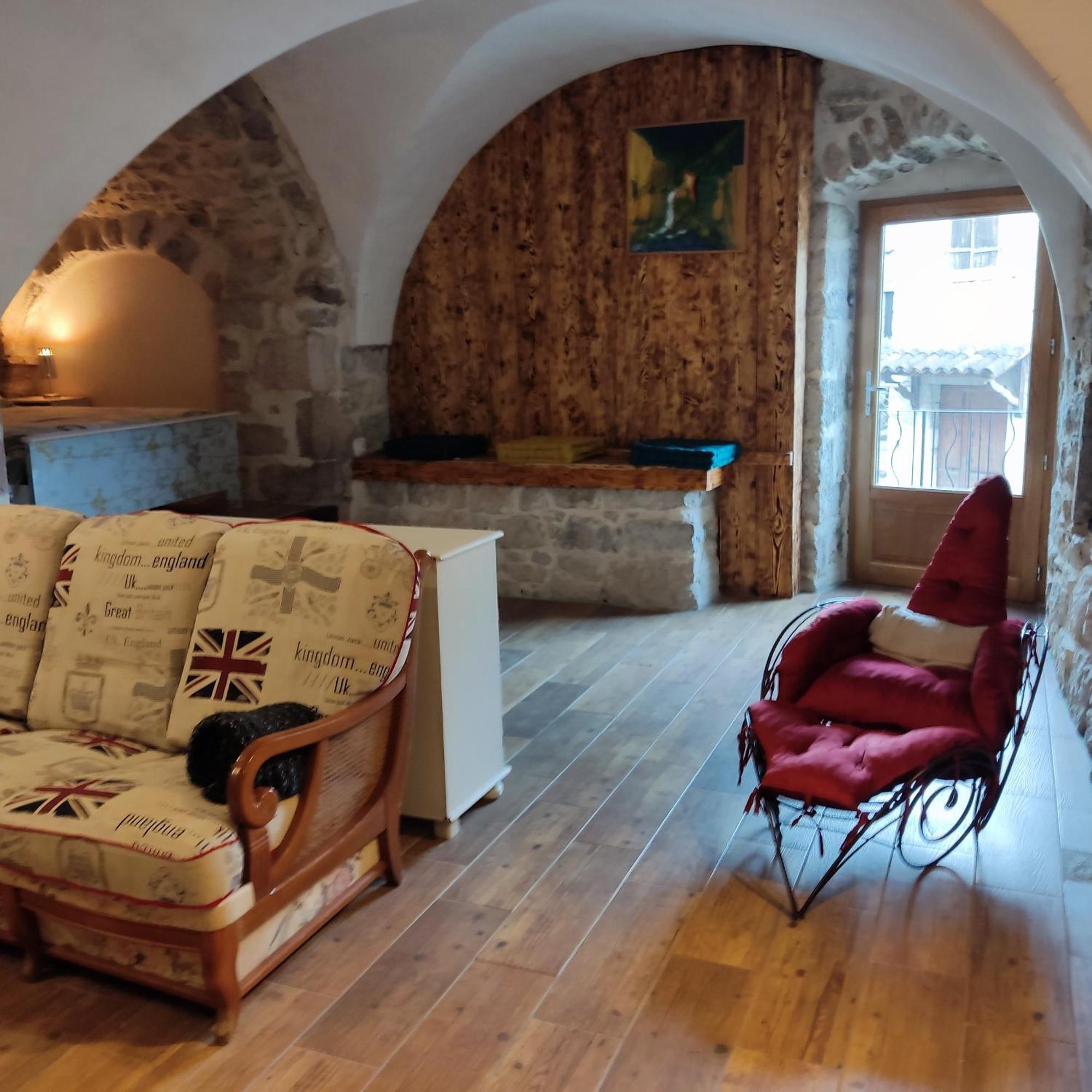 maison pierre et voûte au cœur du village Balazuc Extérieur photo