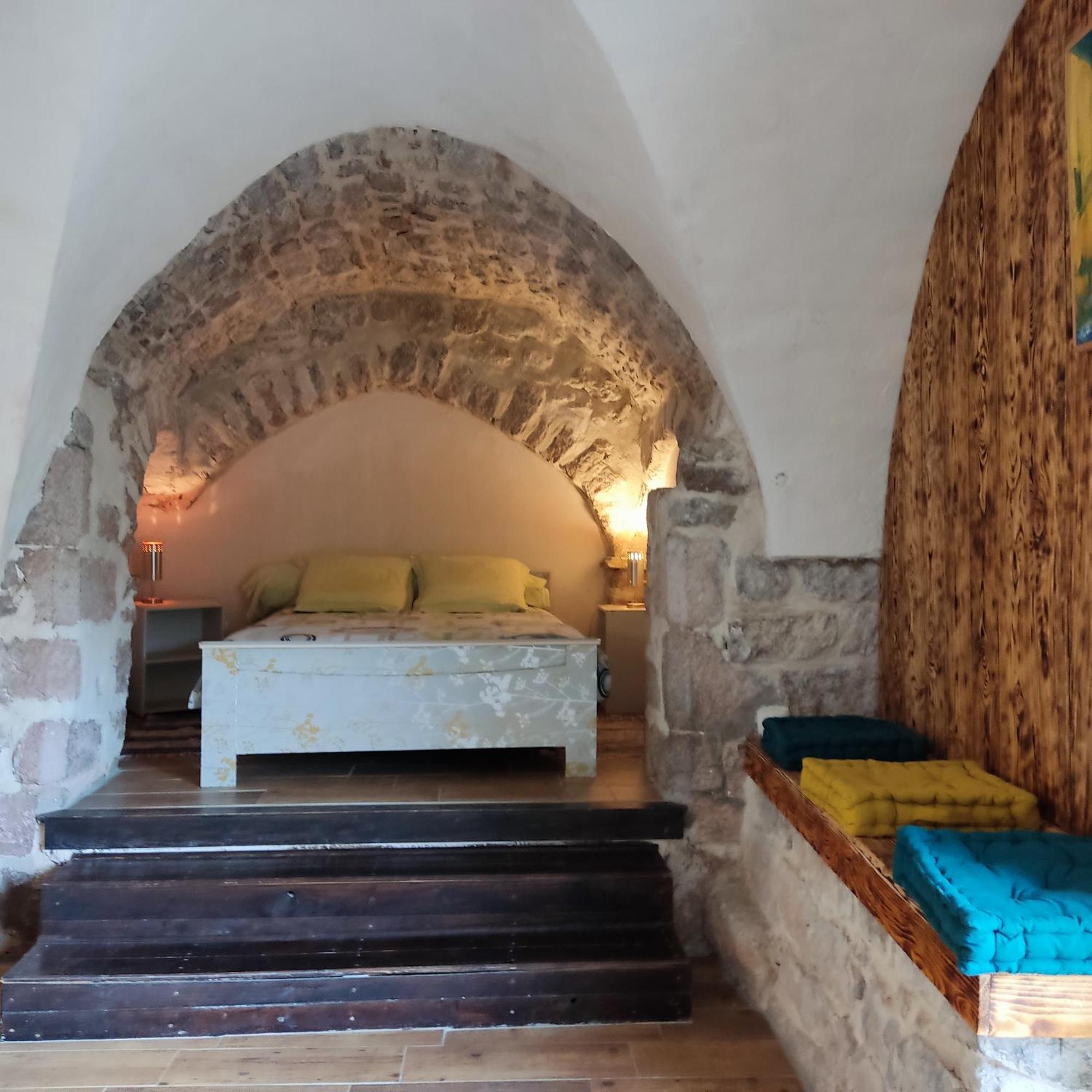 maison pierre et voûte au cœur du village Balazuc Extérieur photo