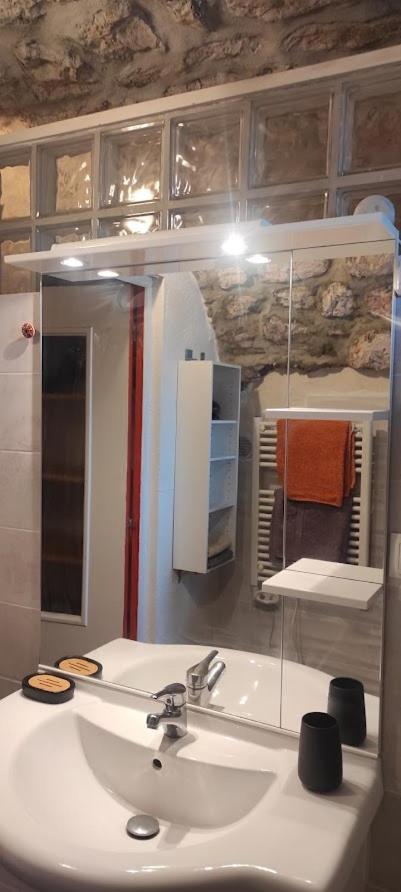 maison pierre et voûte au cœur du village Balazuc Extérieur photo