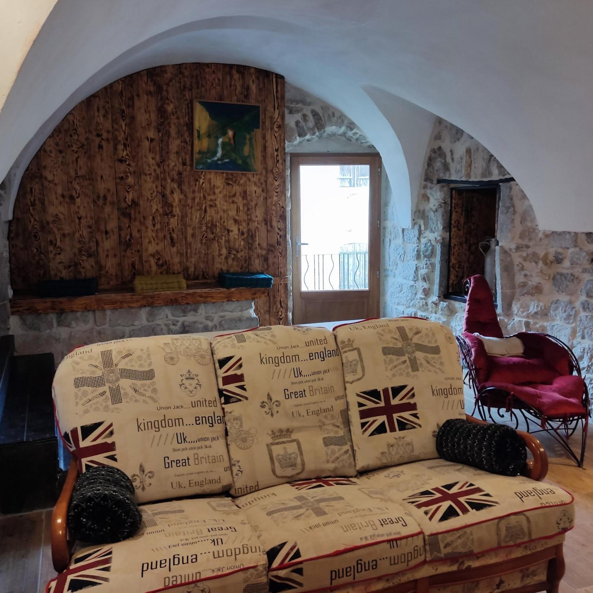 maison pierre et voûte au cœur du village Balazuc Extérieur photo